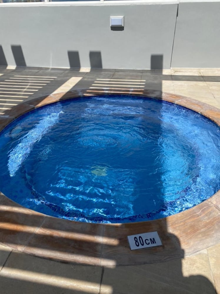 Al Hayat hotel 35/40