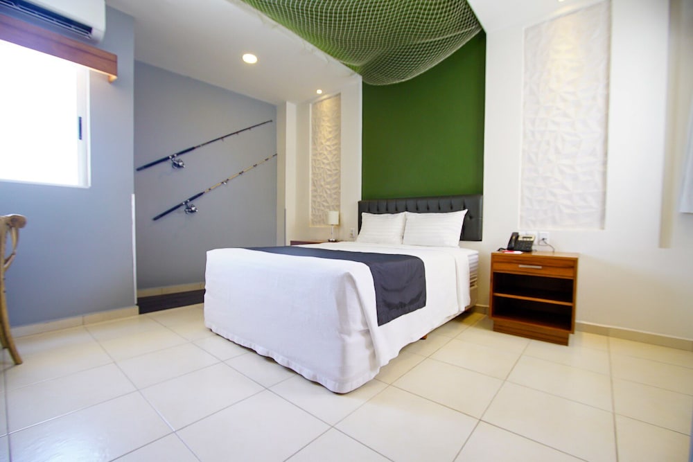 Hotel & Suites Clipperton 22/66