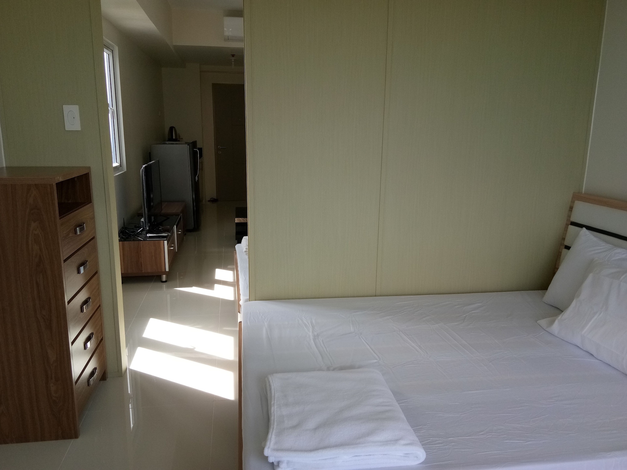 1 BEDROOM, CONDO, CORNER