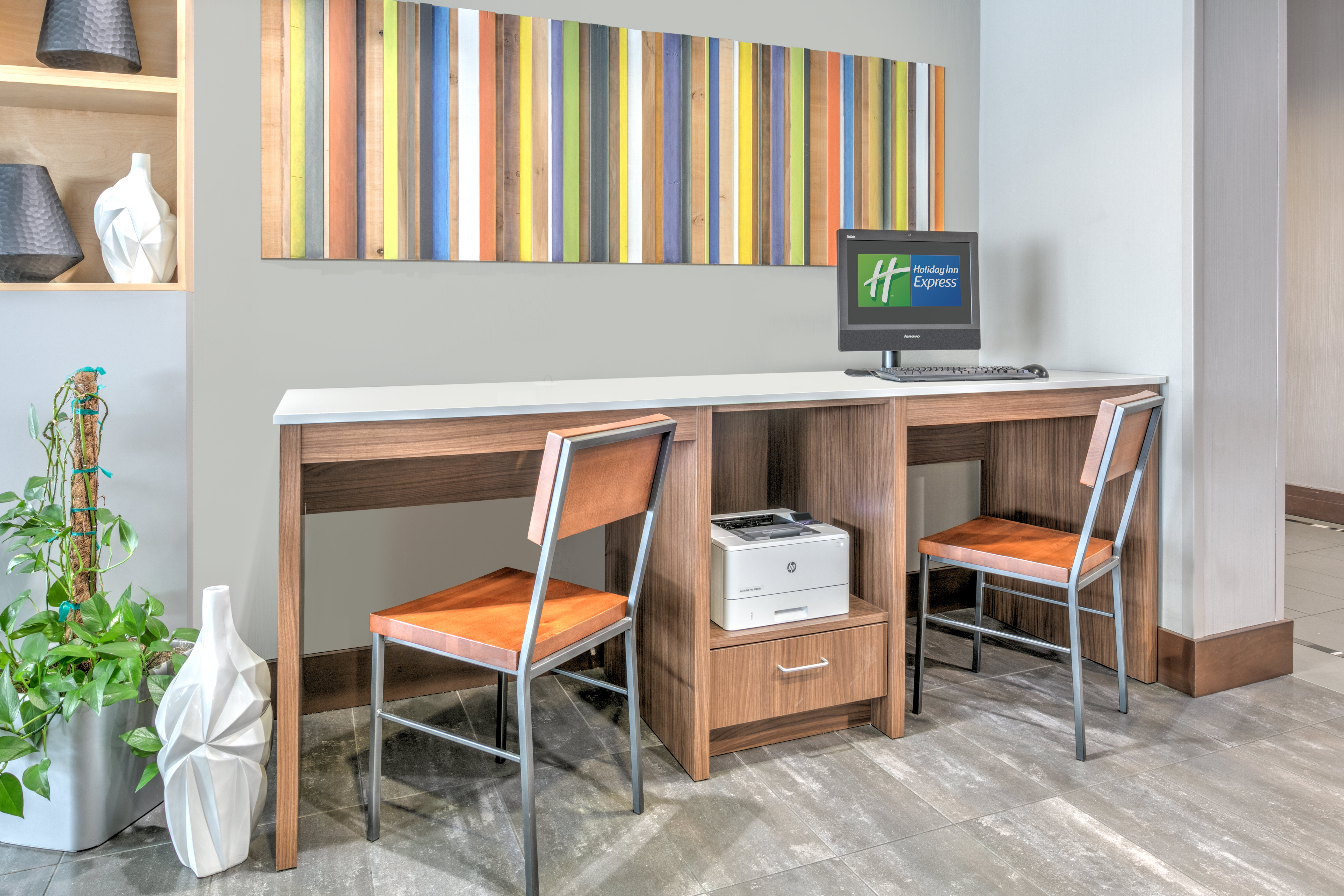 Holiday Inn Express Suites Clute Lake Jackson 57/63