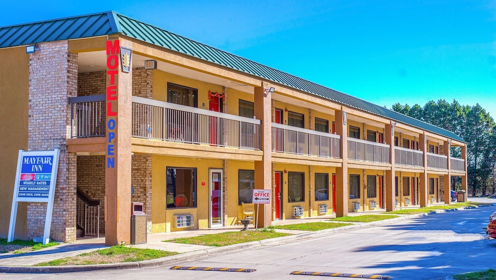 Mayfair Inn Williamston Hwy 64 2/50