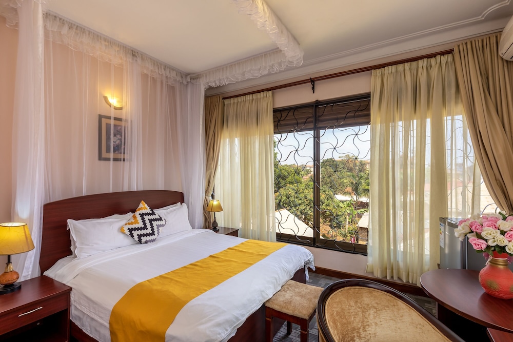 Entebbe Travelle'rs Inn 13/50