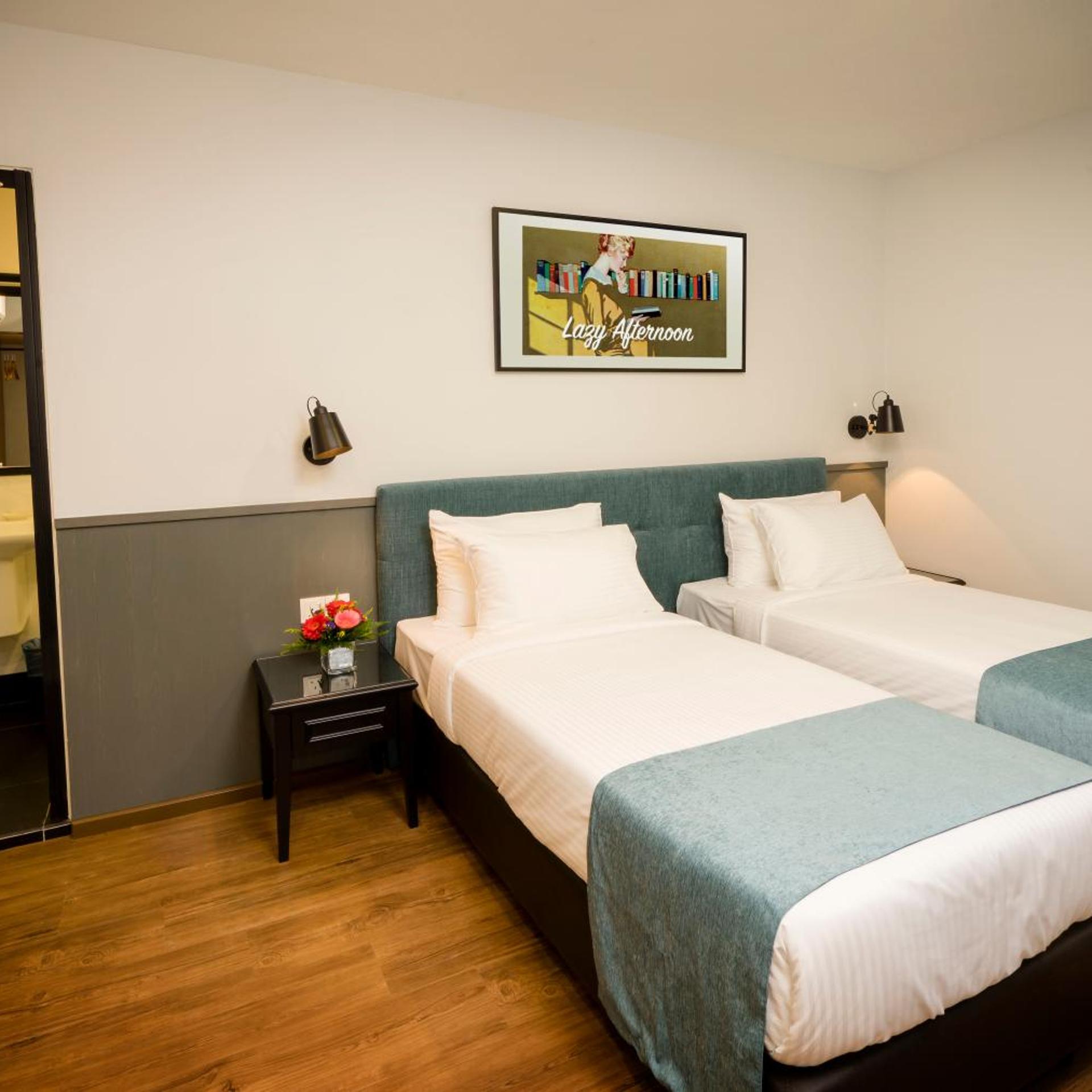 Deluxe, Twin Beds, No Window