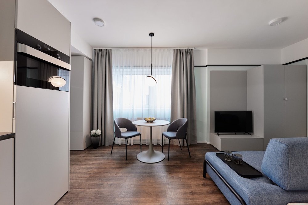 The Amberlyn Suite Hotel 30/50