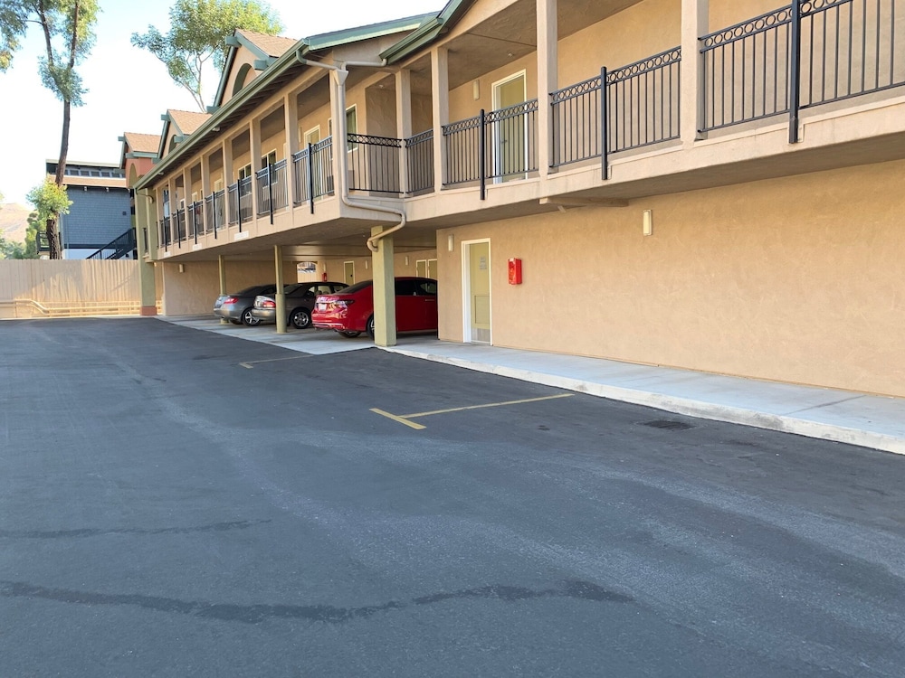 Olive Tree Inn & Suites, a Howard Johnson by Wyndham 61/72
