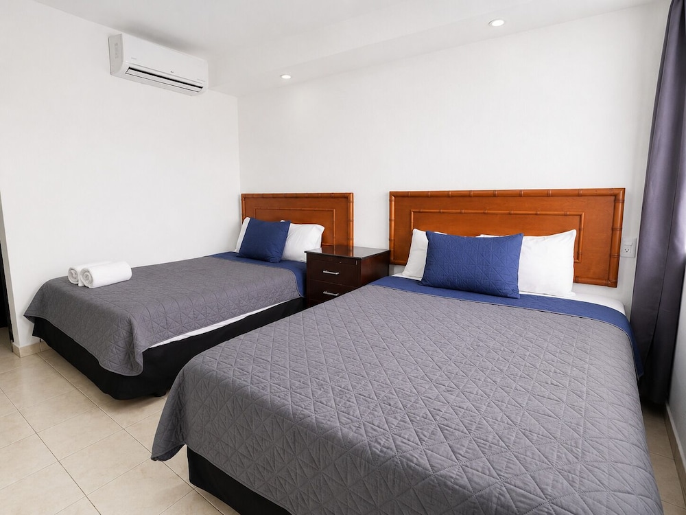 Zona Dorada Inn 15/50