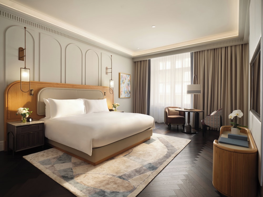 Mandarin, King Bed