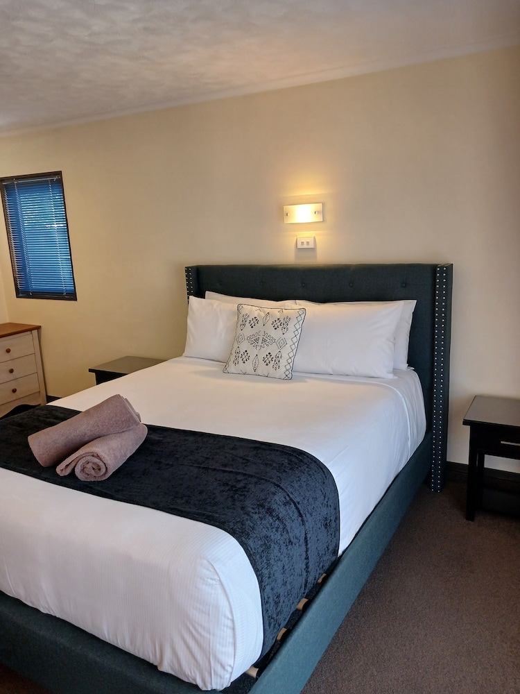 Deluxe, Studio, Suite, Queen Bed, Jetted Tub