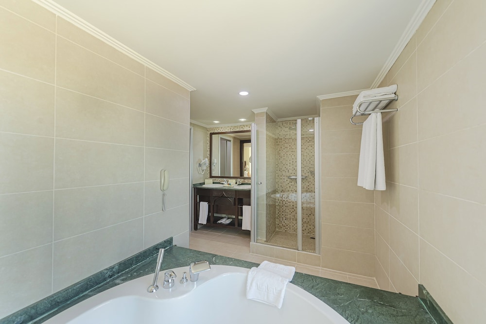 Crowne Plaza Antalya 33/83