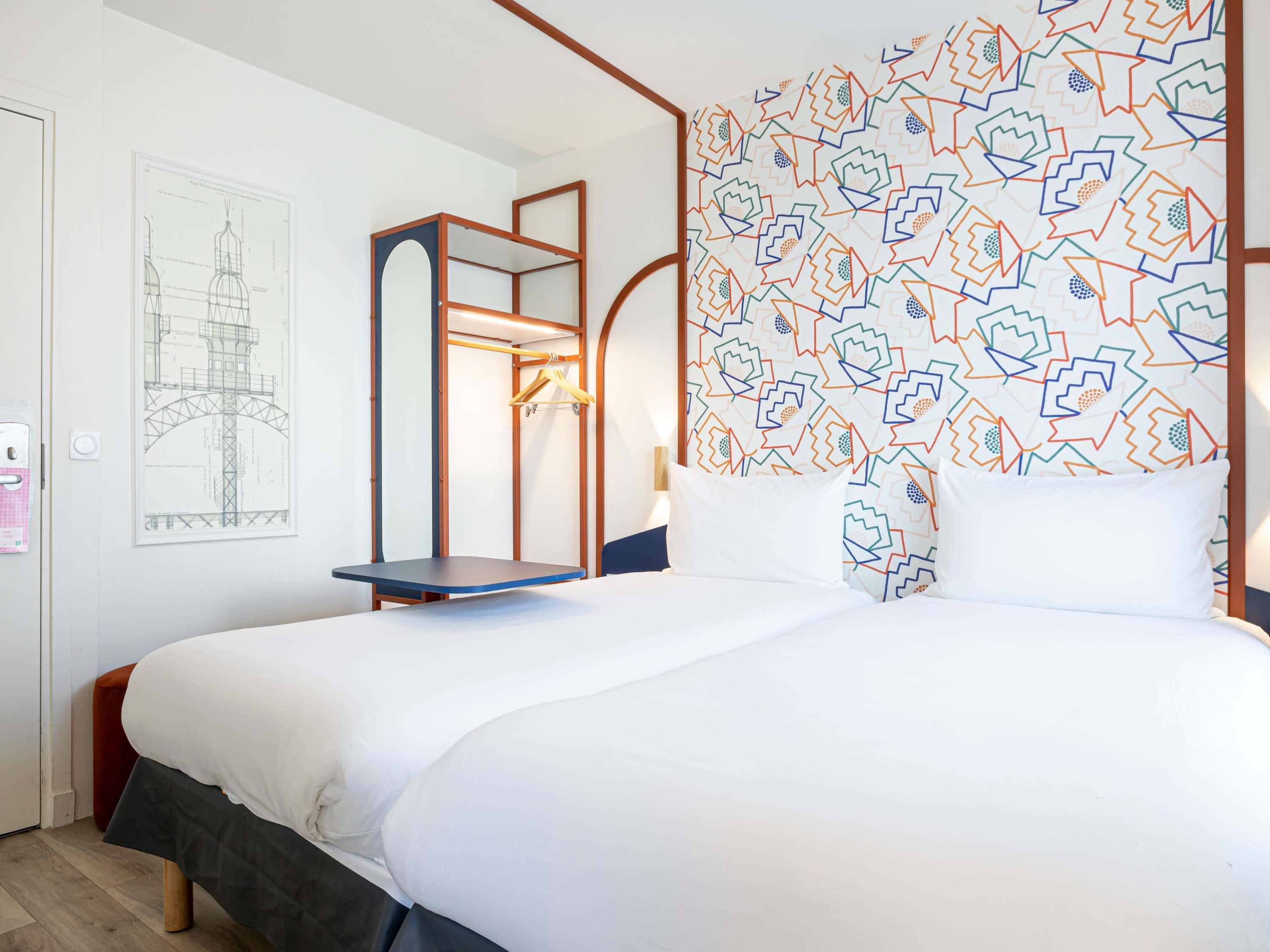 CONNECTING, FAMILY SUITE