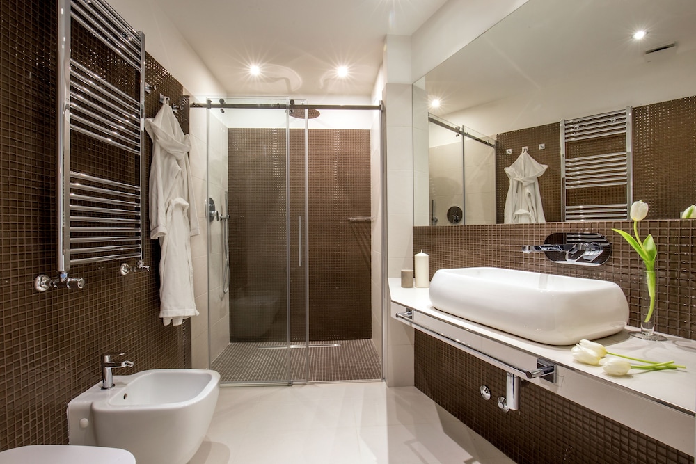 GCF Luxury Suites Guest House 20/70