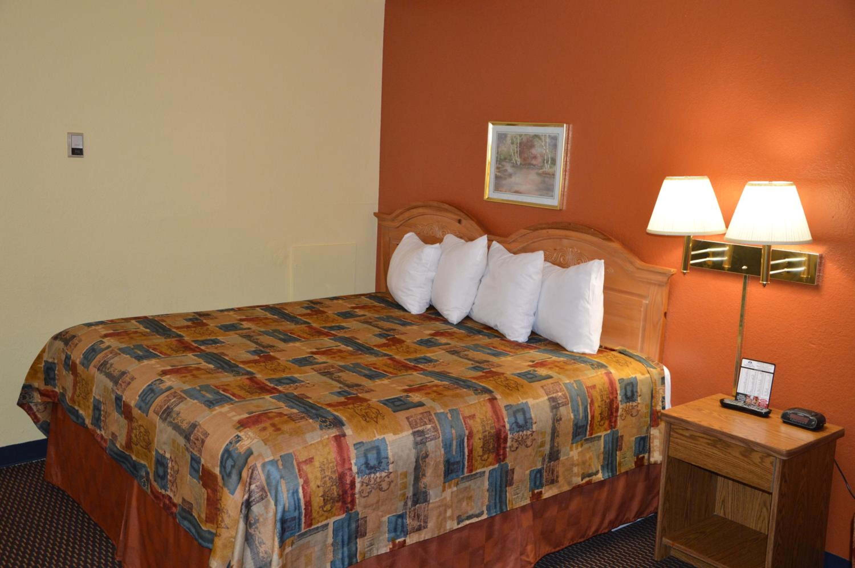 Burnsville Inn & Suites (ex Americas Best Value Inn-Burnsville/Minneapolis) 19/36