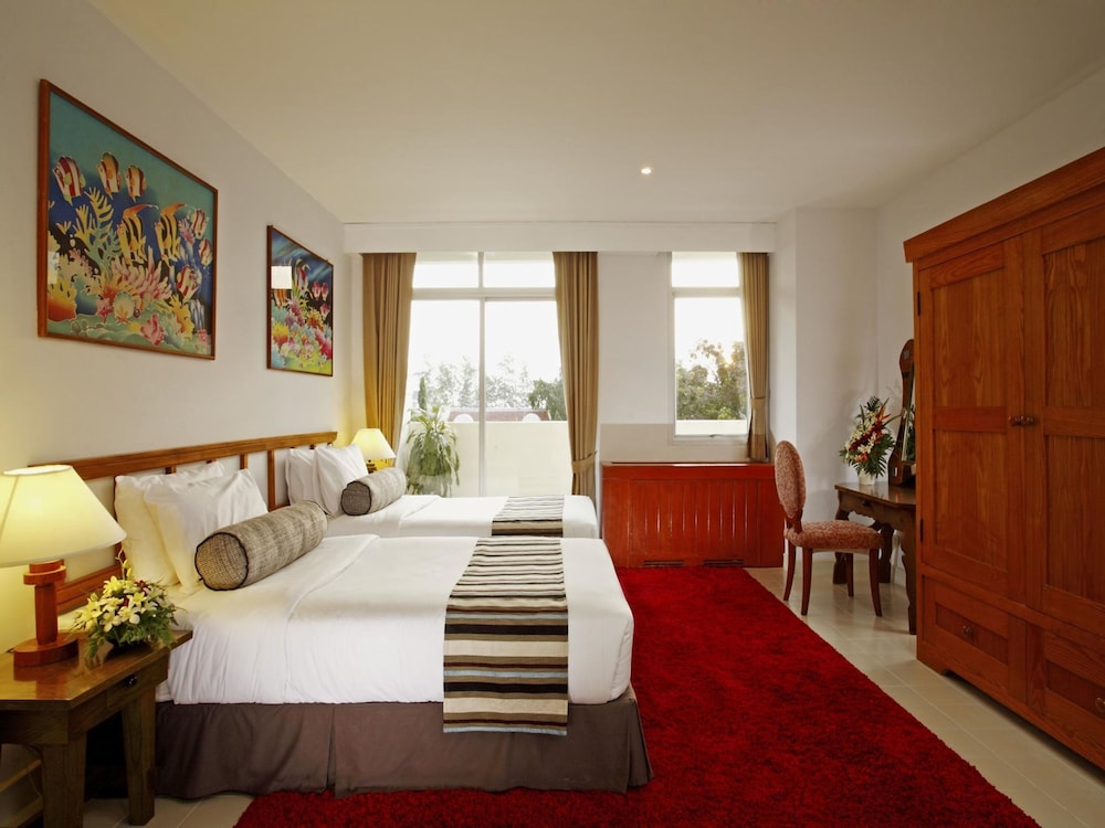 Waterfront Suites Phuket by Centara 23/76