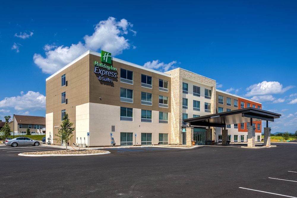 Holiday Inn Express Suites Reedsville State Coll Area 6/56
