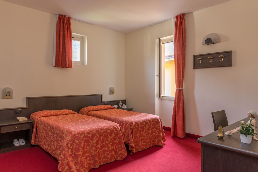 HOTEL DRAGO 35/50