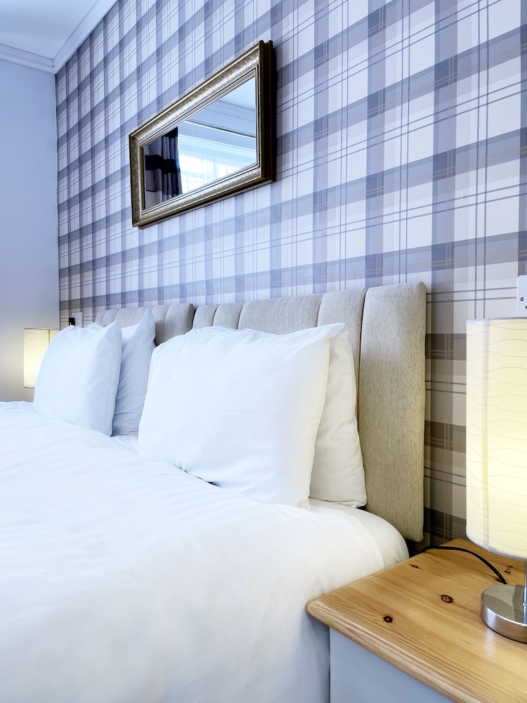Dukes Folly Hotel 31/49