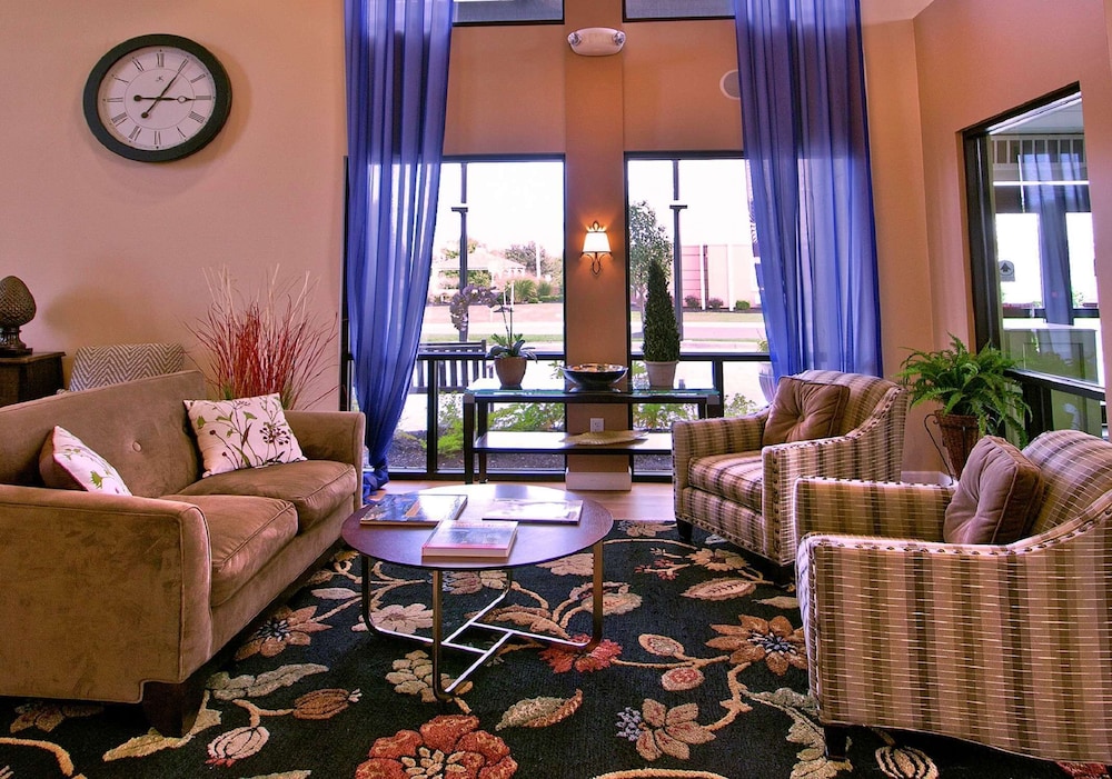 Doubletree By Hilton Buffalo Amherst 48/64