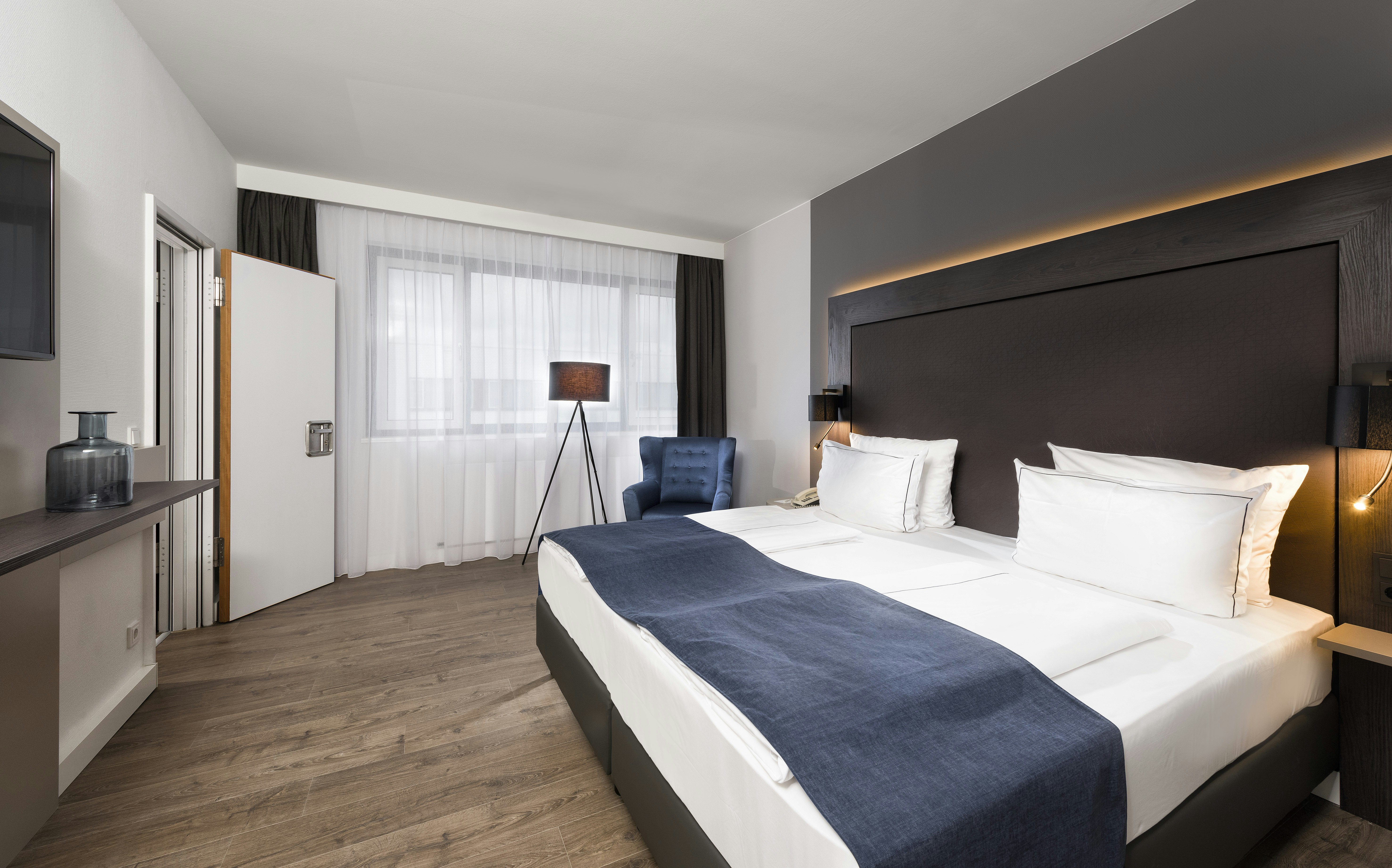 HOLIDAY INN BERLIN CITY WEST 10/71