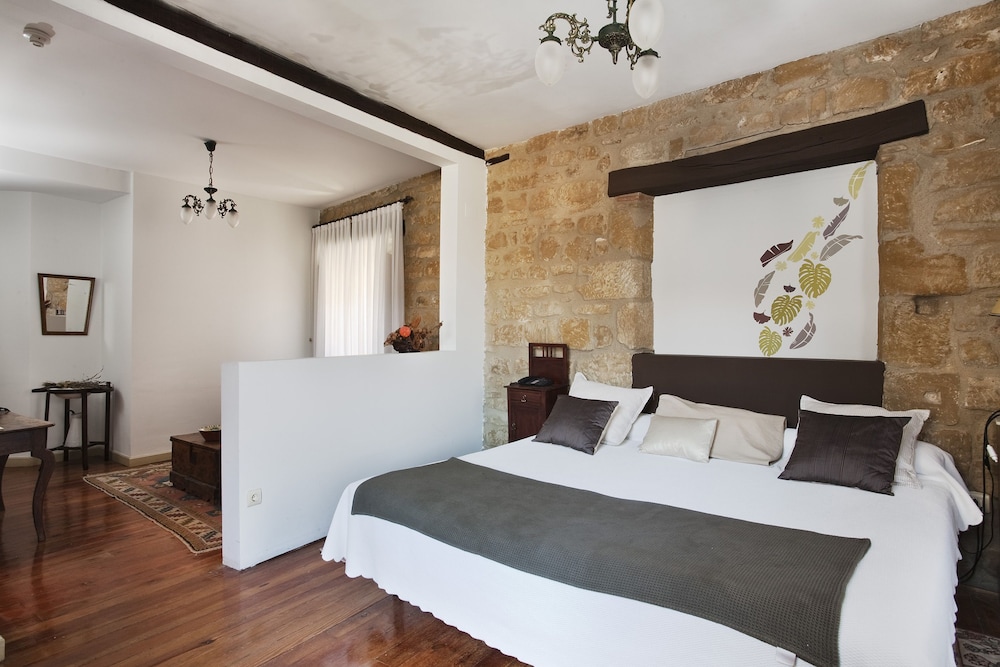 Mini, Suite, King Bed