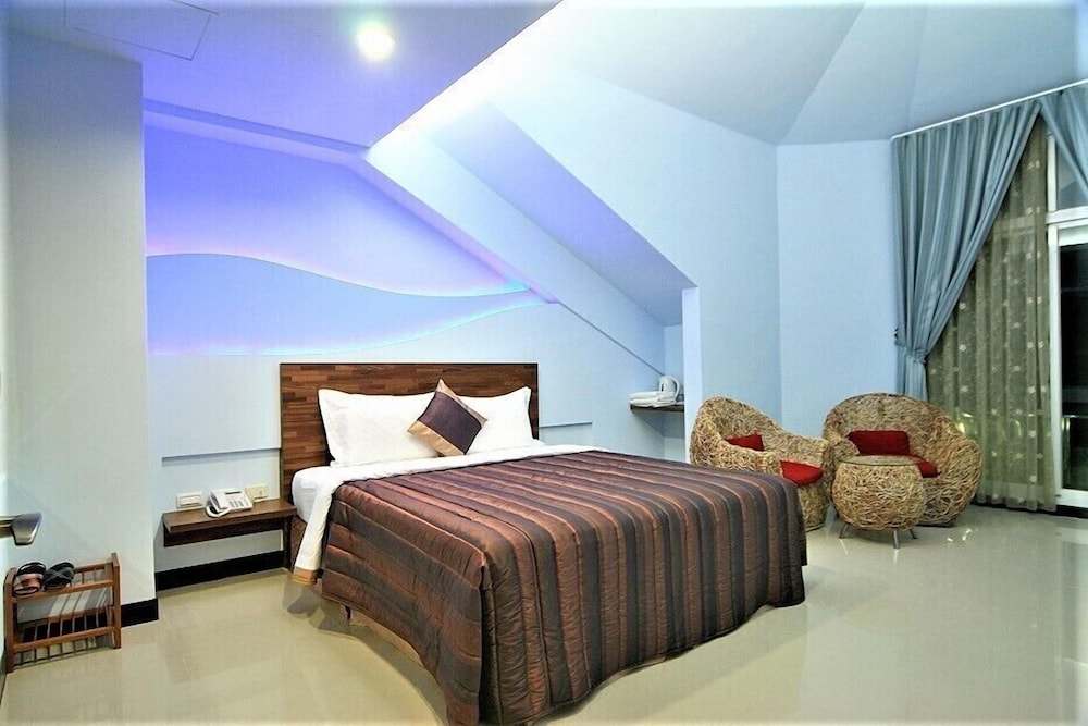 Club, King Bed