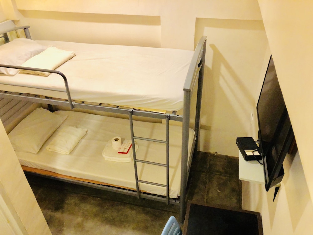 Hometown Hotel Bacolod - Lacson 72/74