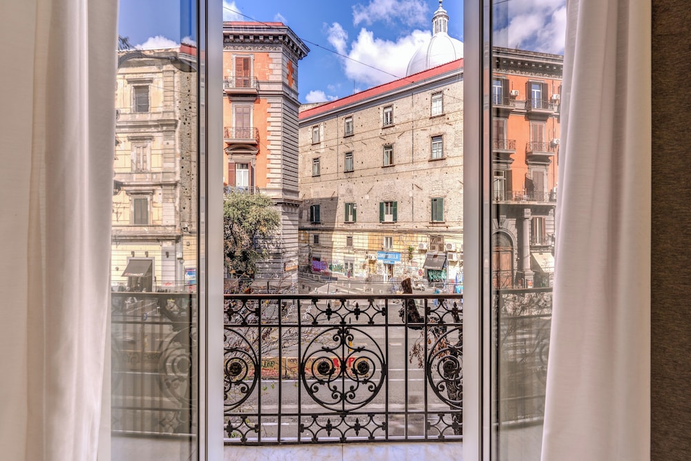 Gallery Suite Naples 42/46
