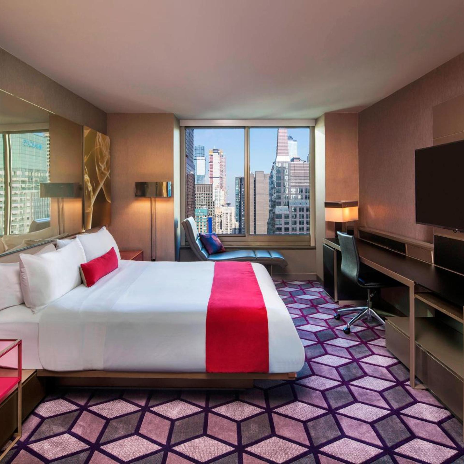 Spectacular, King Bed, Skyline View, Accessible