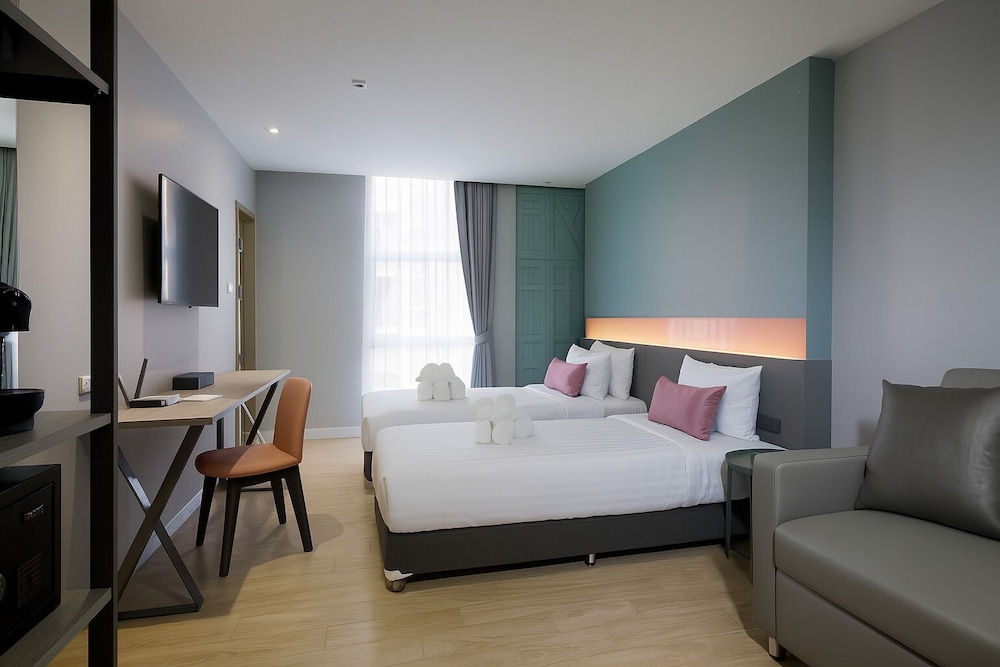 EXECUTIVE, TWIN BEDS, BATHTUB