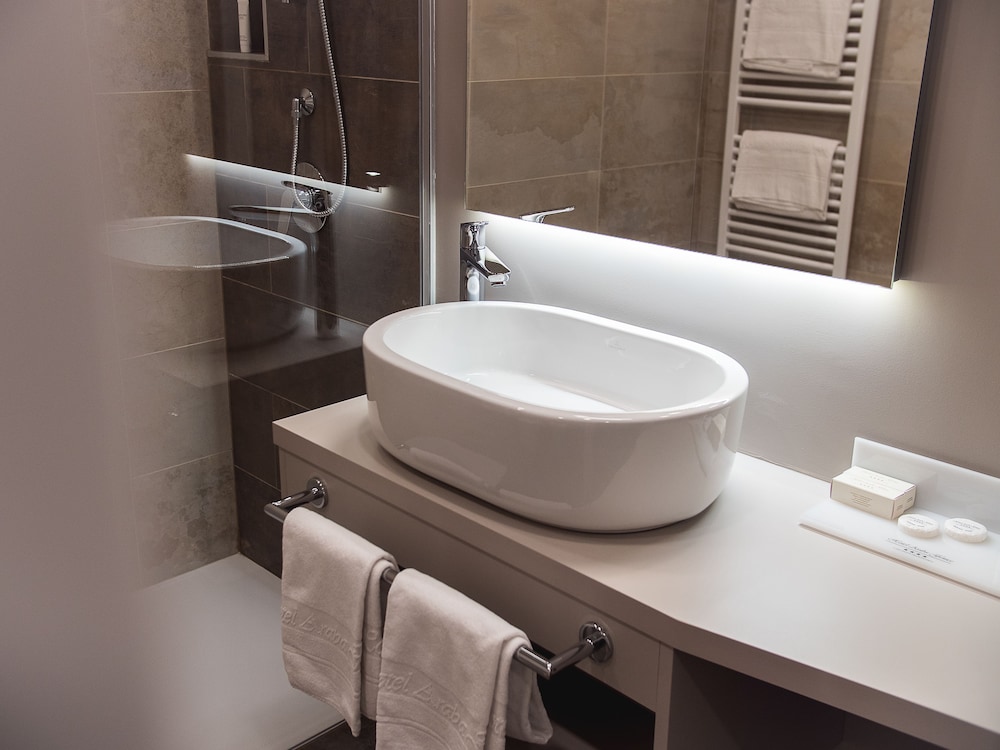 HOTEL ARABA FENICE 45/47