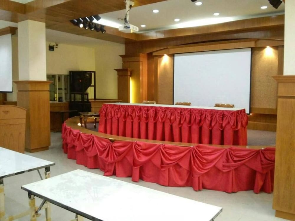 River Grand Hotel Hat Yai 8/40
