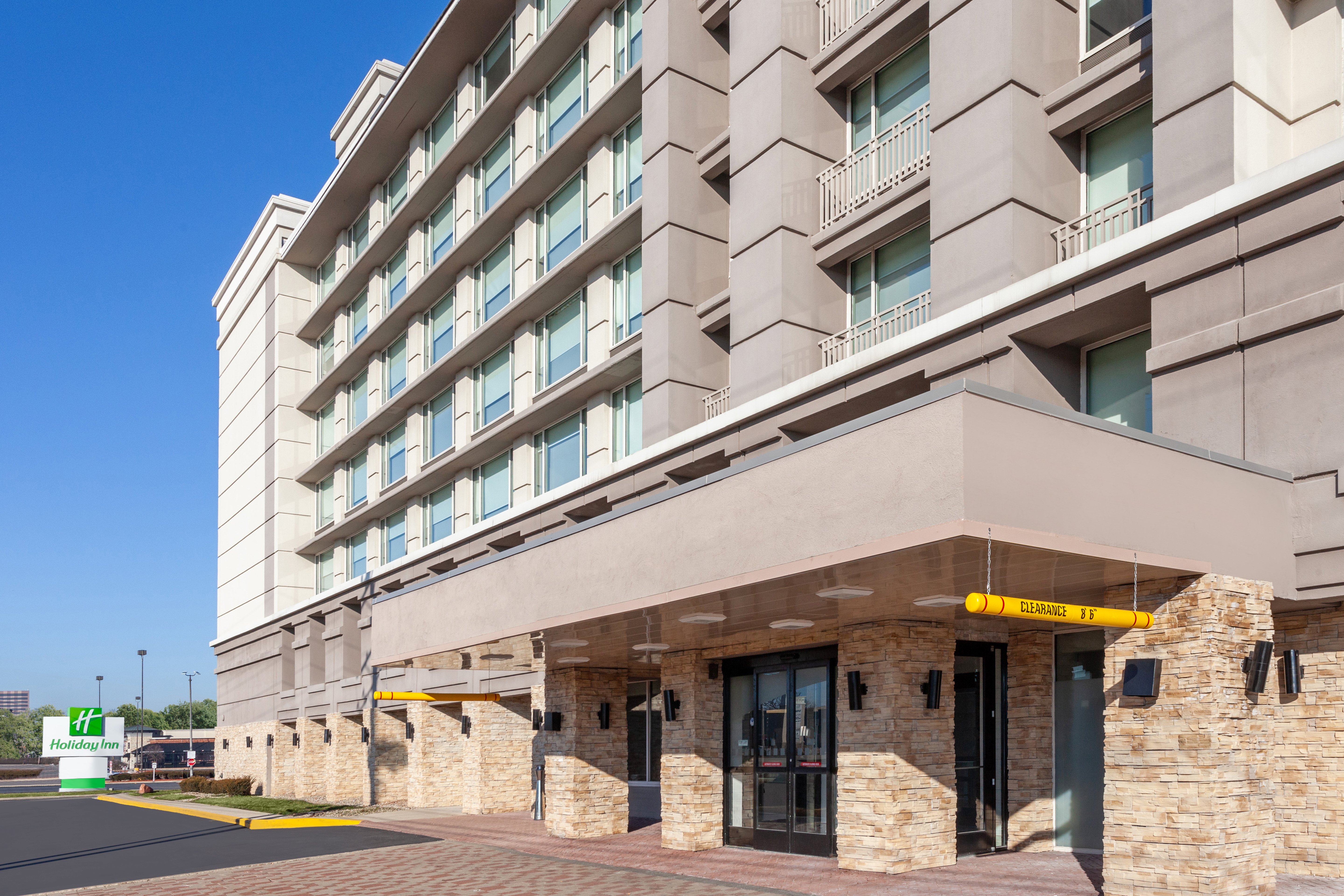 HOLIDAY INN CHICAGO OAKBROOK 58/63