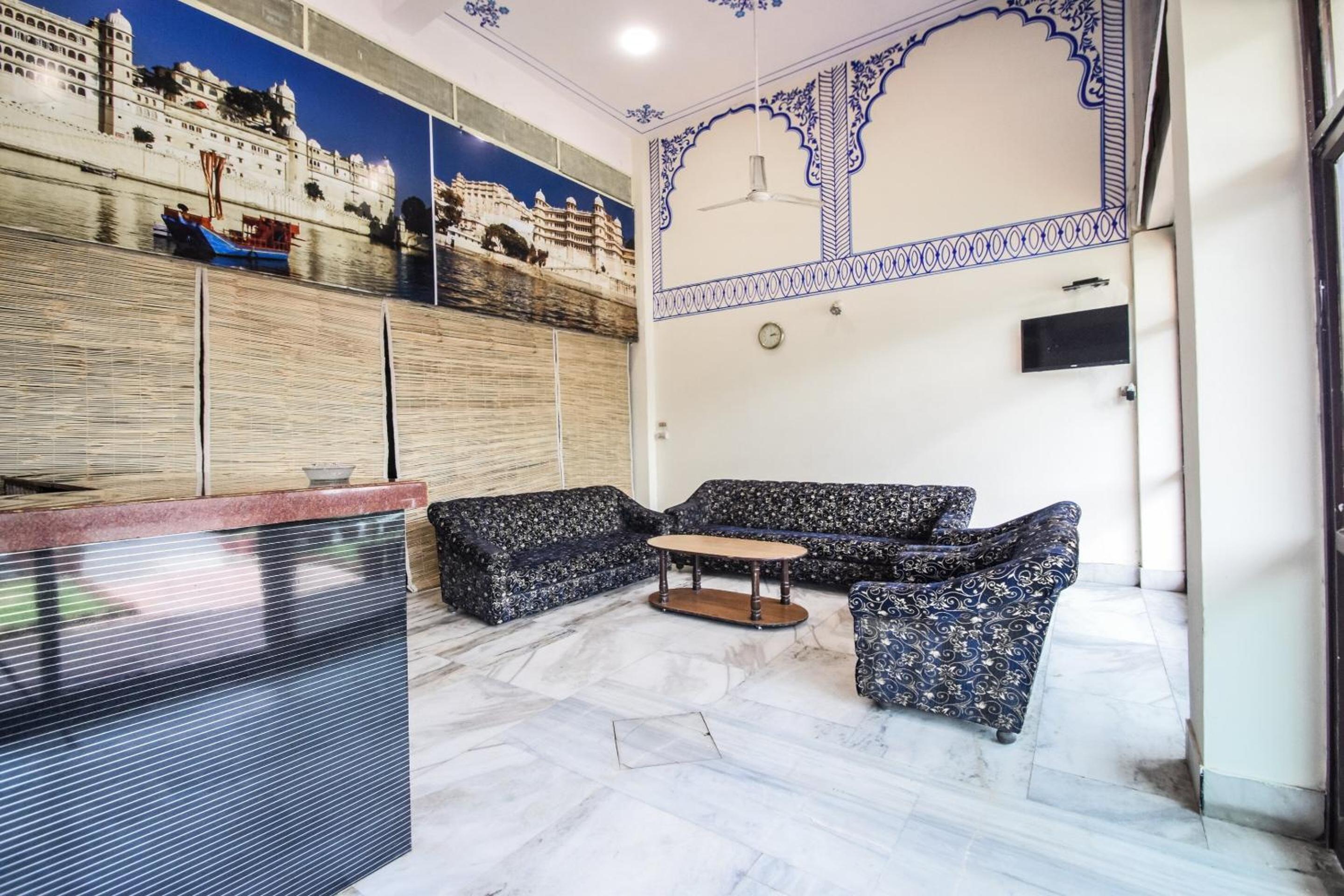 Oyo 15212 Hotel Seema 15/17