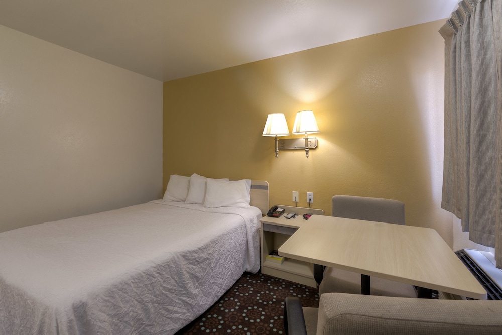 Americas Best Value Inn Amarillo Airport 17/34