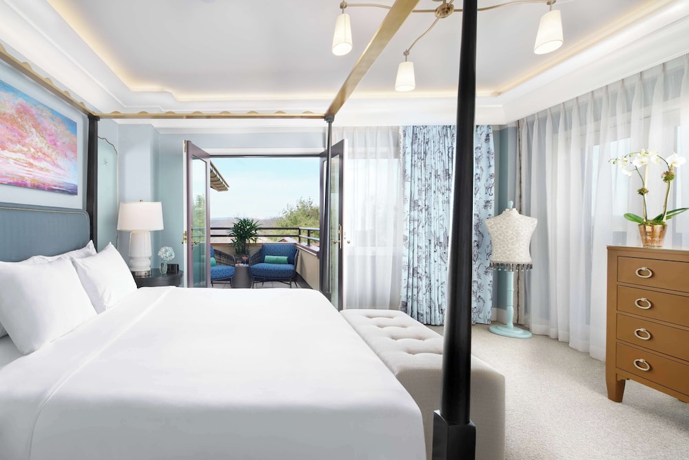 Grand, Highland, Lodge, Suite, King and Queen Bed