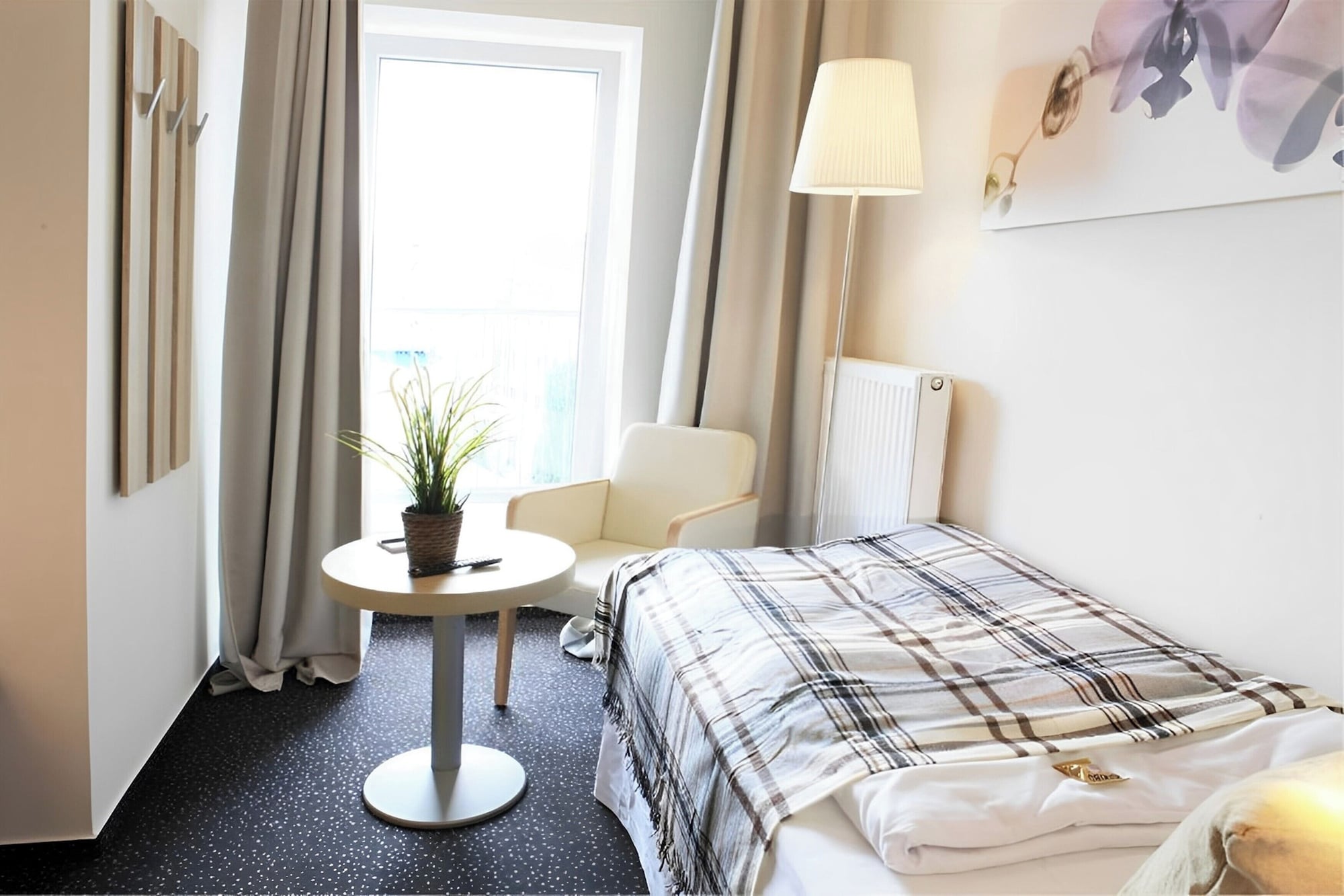 ROOM, SINGLE, BALCONY
