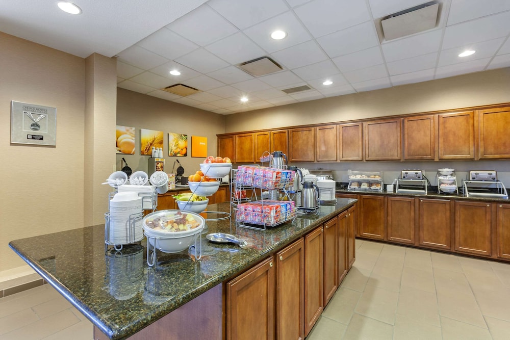 Comfort Suites Glendale State Farm Stadium Area 33/45