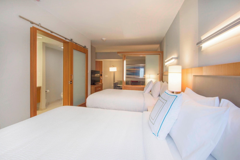 Suite, 2 Queen Beds, Trundle Bed, Accessible