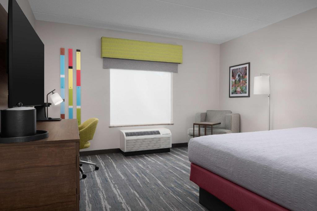 ROOM, KING BED, TOP FLOOR, ACCESSIBLE