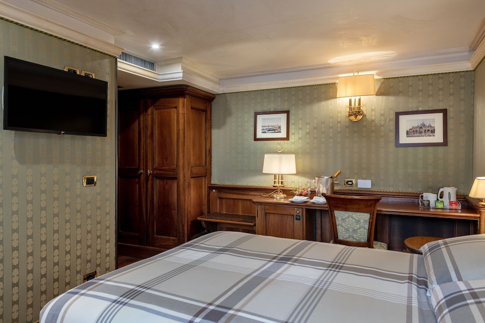 Hotel Montecarlo 14/50