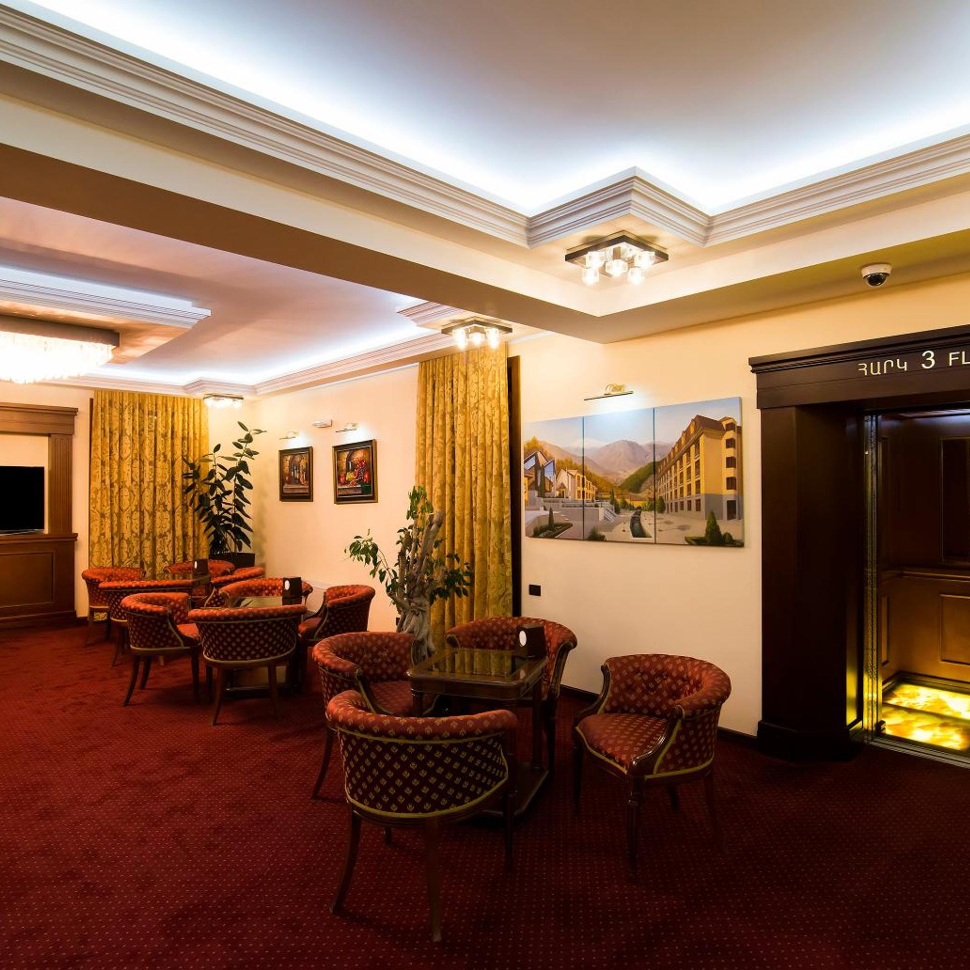 Elegant Hotel & Resort 45/60