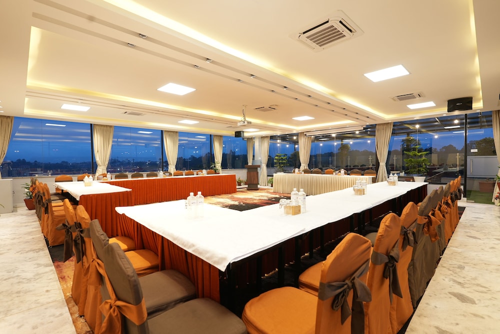 Apex Business Hotel 49/58