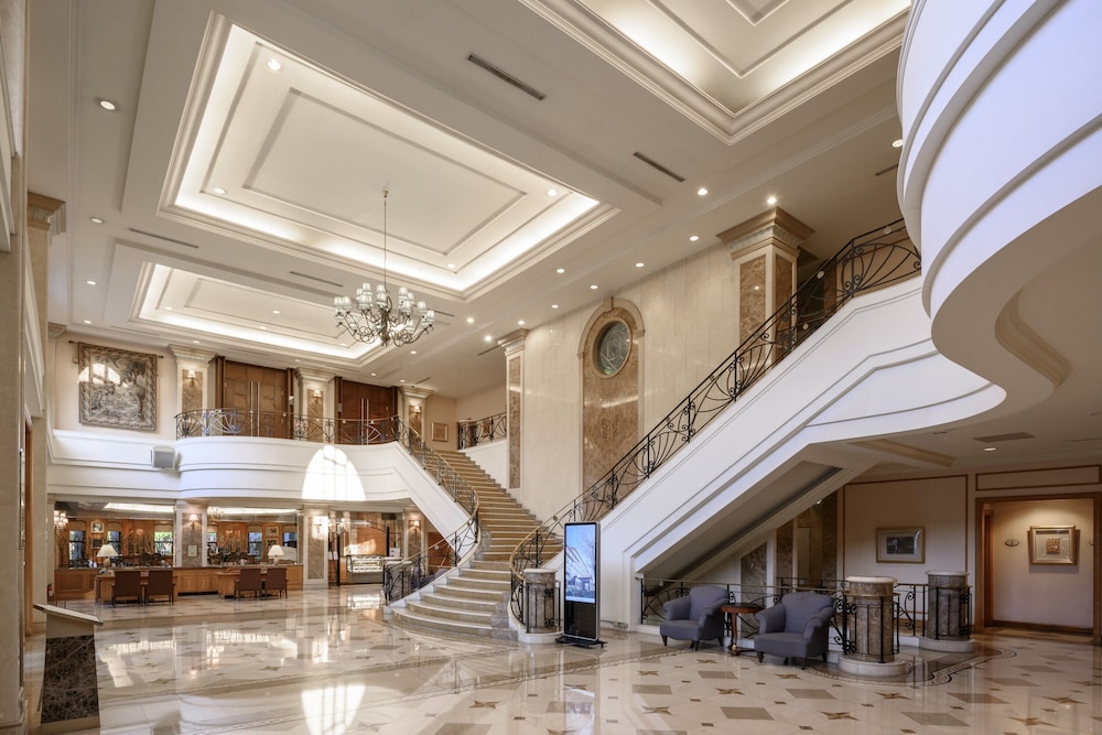 Lakeshore Hotel 10/50