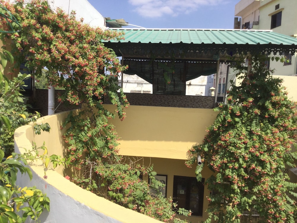 Mewar Inn 4/49