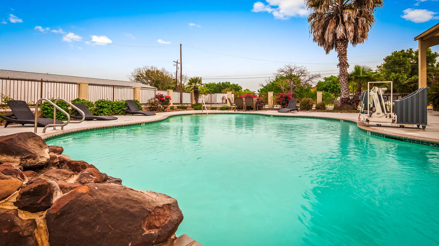 SureStay Hotel by Best Western Floresville 29/29