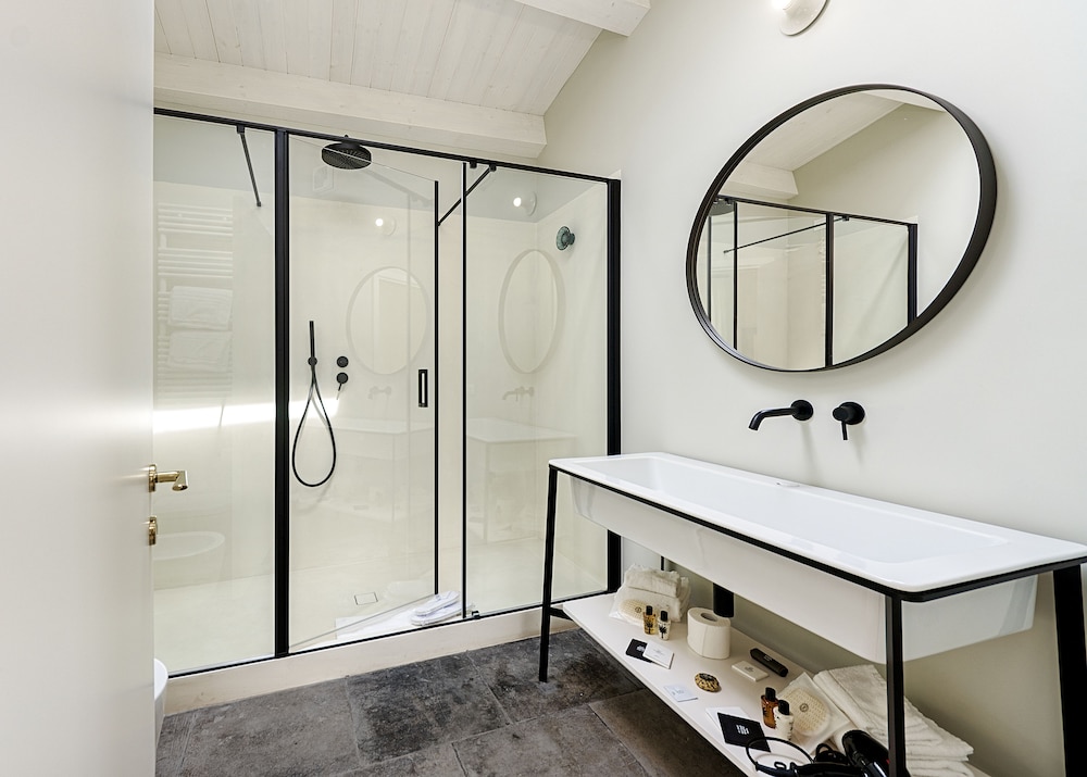 A.D.1768 Boutique Hotel 48/50