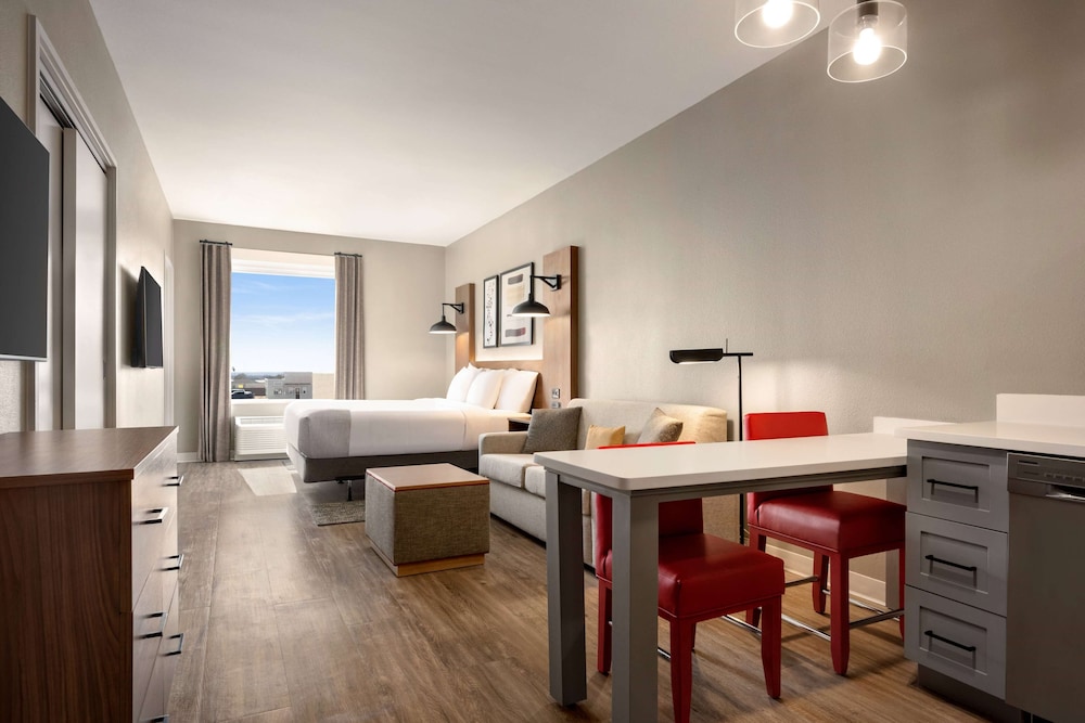 Hawthorn Extended Stay by Wyndham Del Rio 42/65