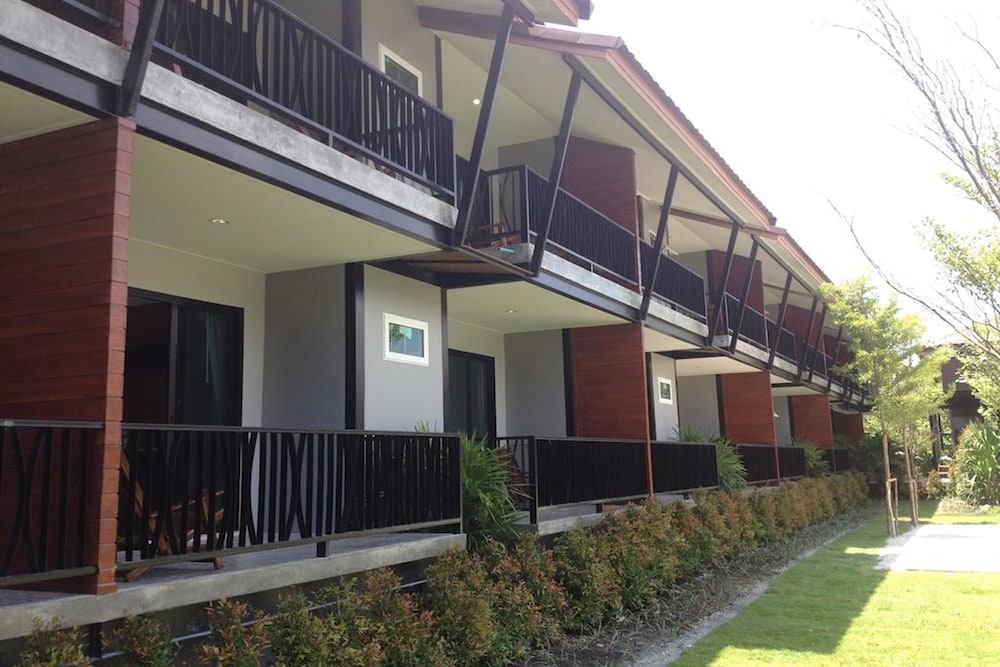 The Breeze Lipe Resort 6/44