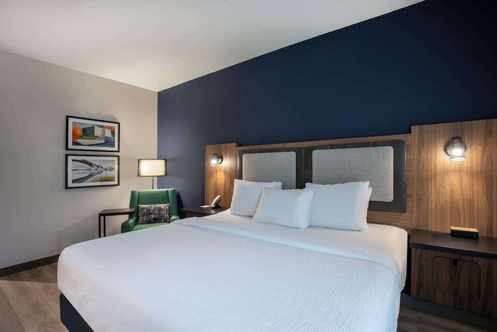 La Quinta Inn & Suites by Wyndham Chattanooga Downtown/South 27/61