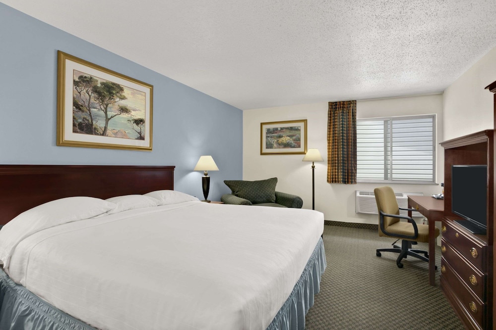 Super 8 by Wyndham Washington 15/32