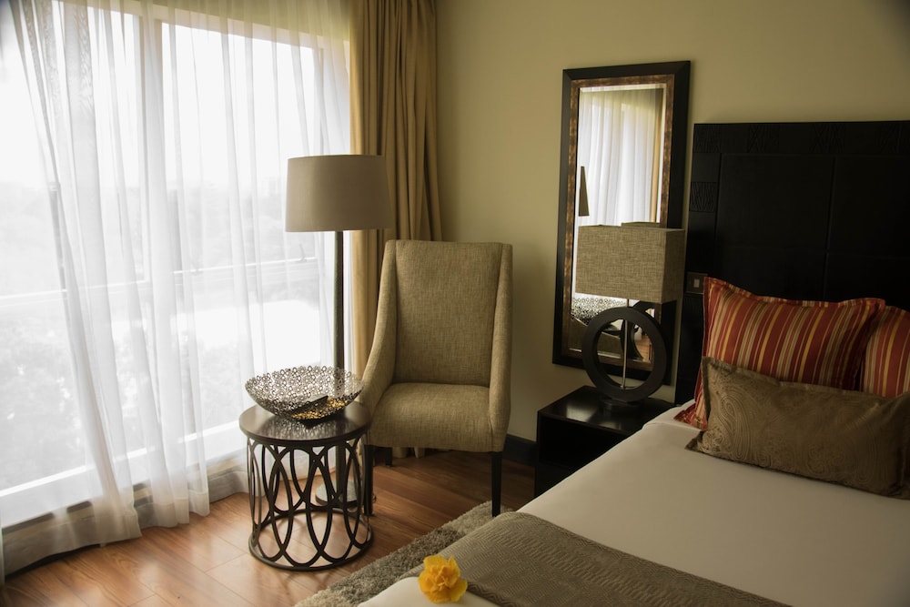 Mount Meru Hotel 35/72